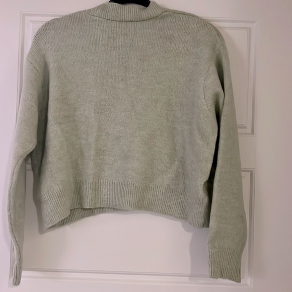 Light green knit crop embroidered cardigan - Picture 3 of 4